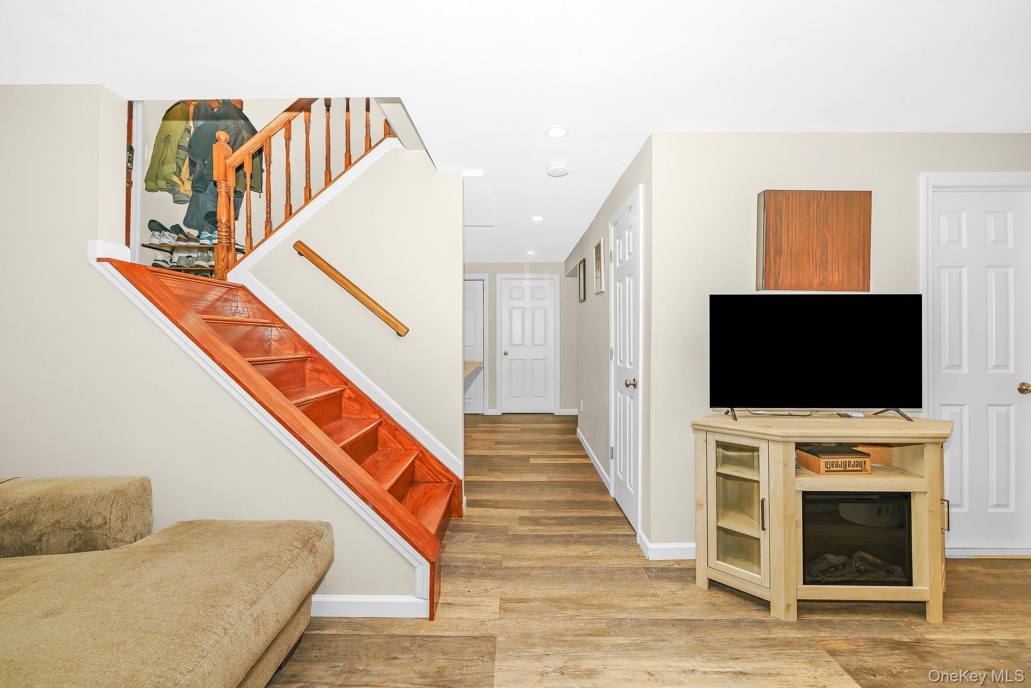 Single Family Avenue B  Suffolk County, NY 11779, MLS-1039625-34