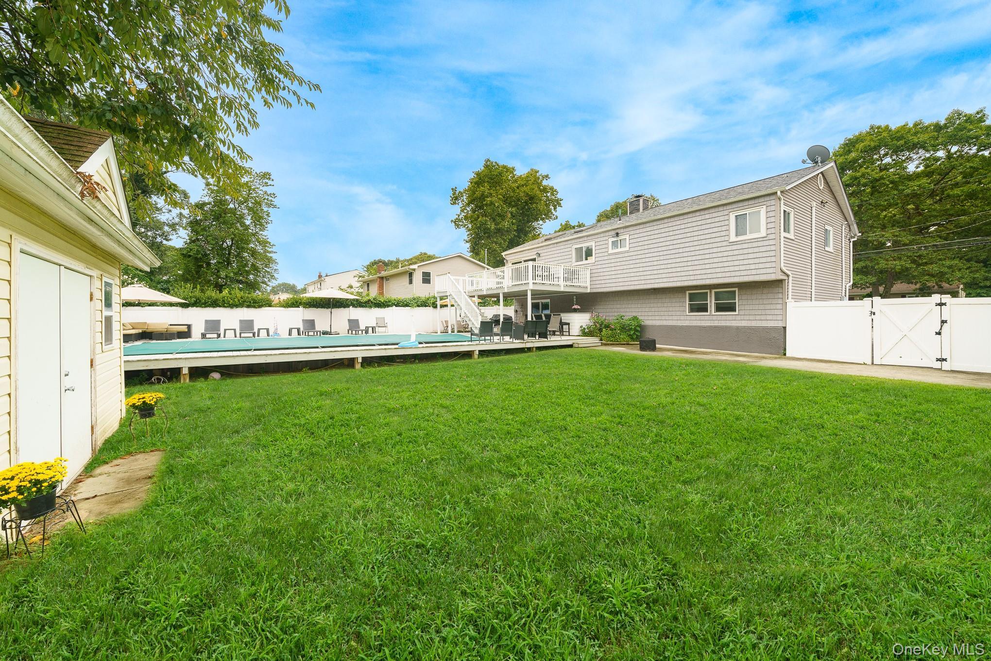 Single Family Avenue B  Suffolk County, NY 11779, MLS-1039625-37