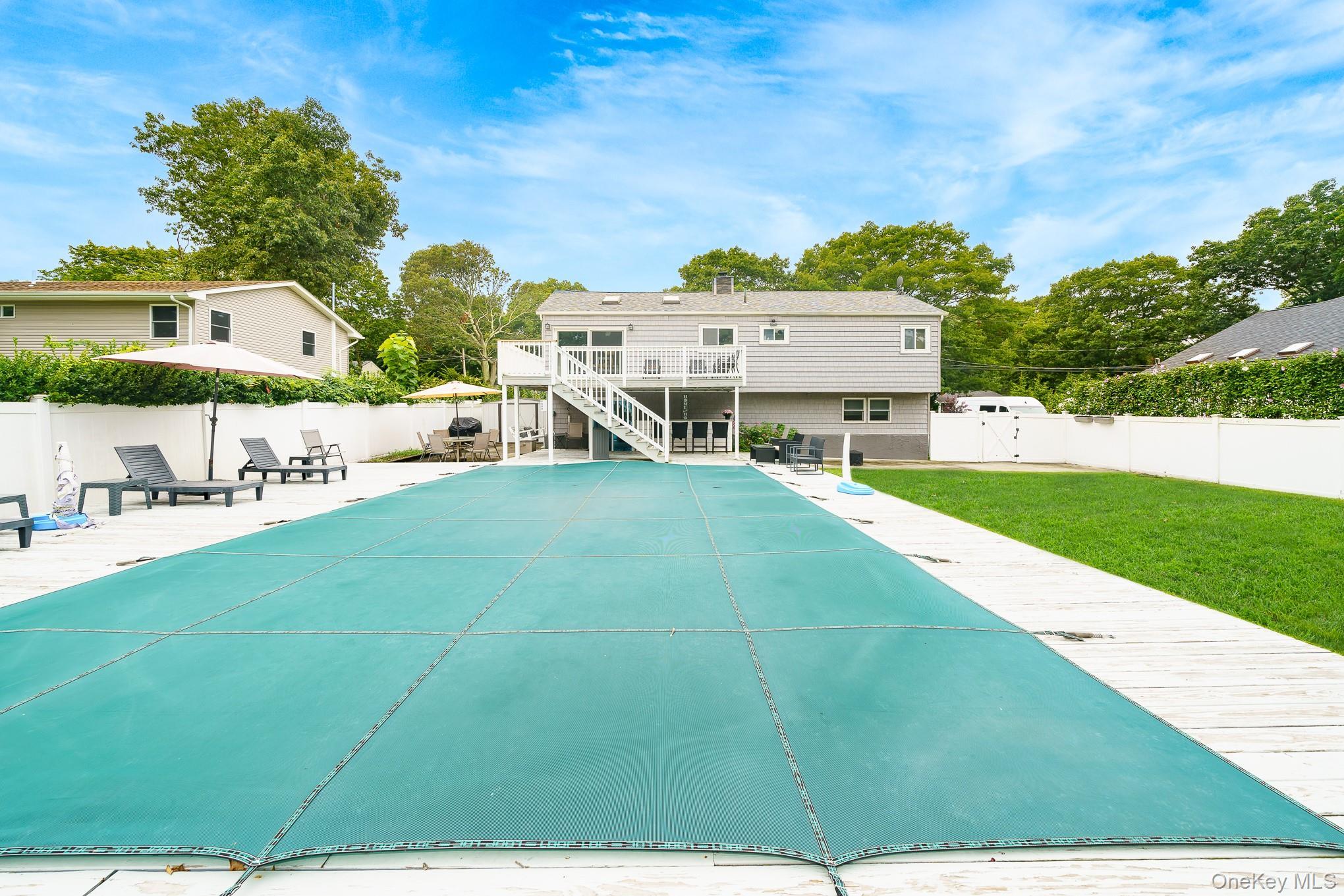 Single Family Avenue B  Suffolk County, NY 11779, MLS-1039625-38