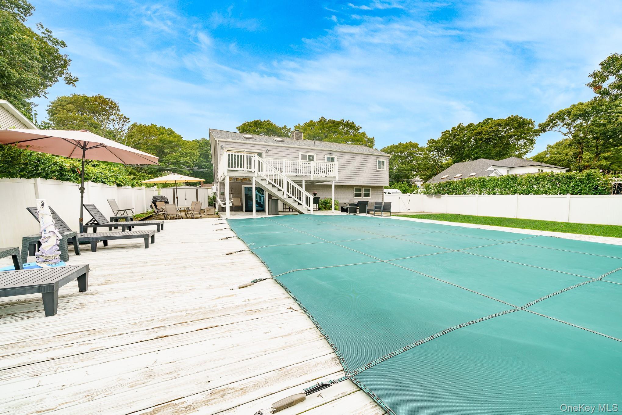 Single Family Avenue B  Suffolk County, NY 11779, MLS-1039625-39