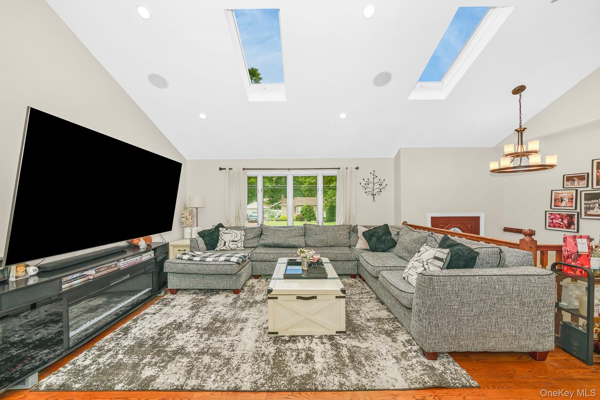 Single Family Avenue B  Suffolk County, NY 11779, MLS-1039625-4