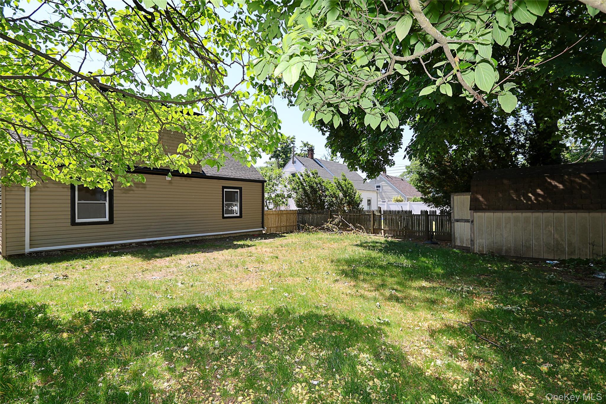 Single Family Garland Nassau County, NY 11590, MLS-1039645-27