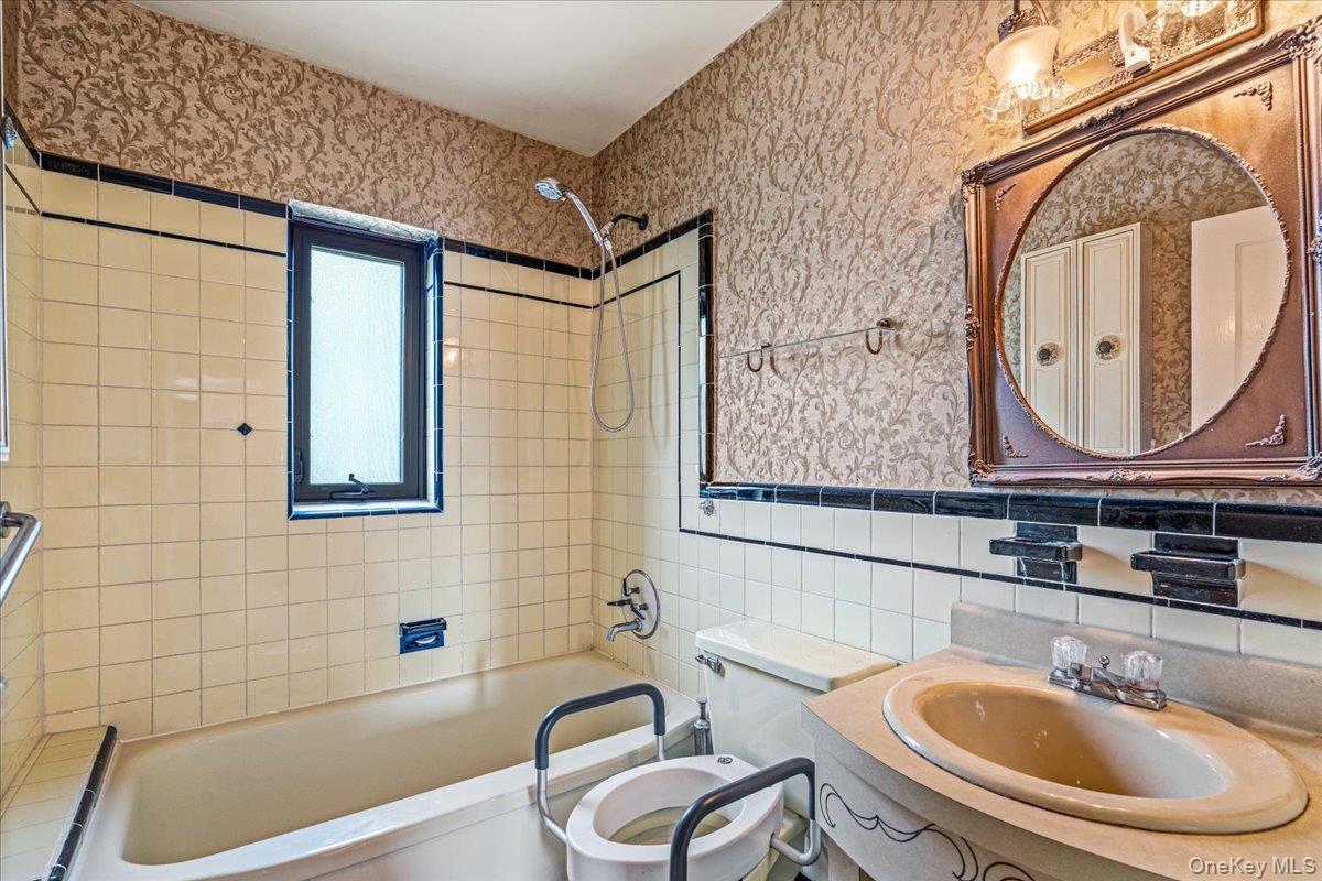 Single Family 61st Road  Queens, NY 11379, MLS-1039660-17