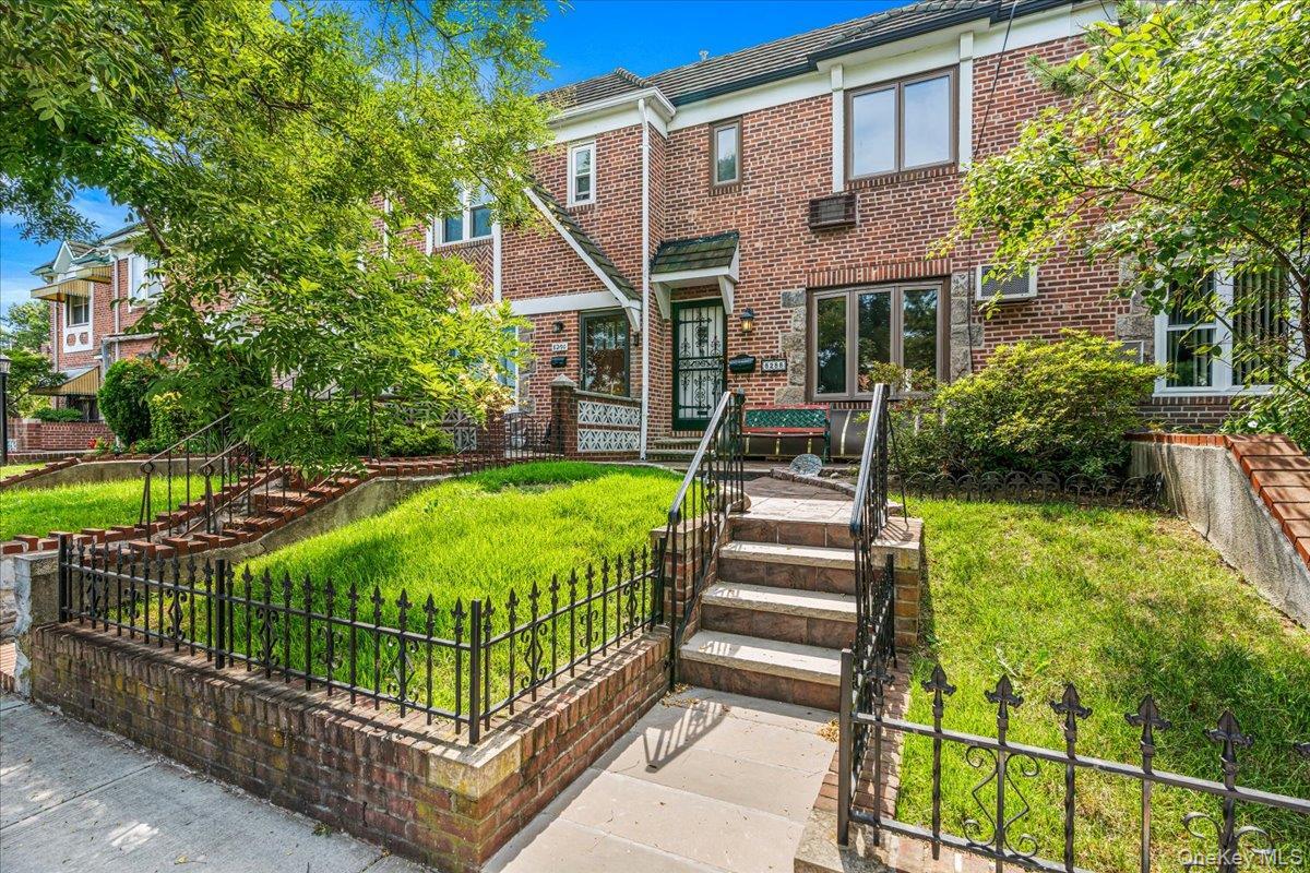 Single Family 61st Road  Queens, NY 11379, MLS-1039660-24