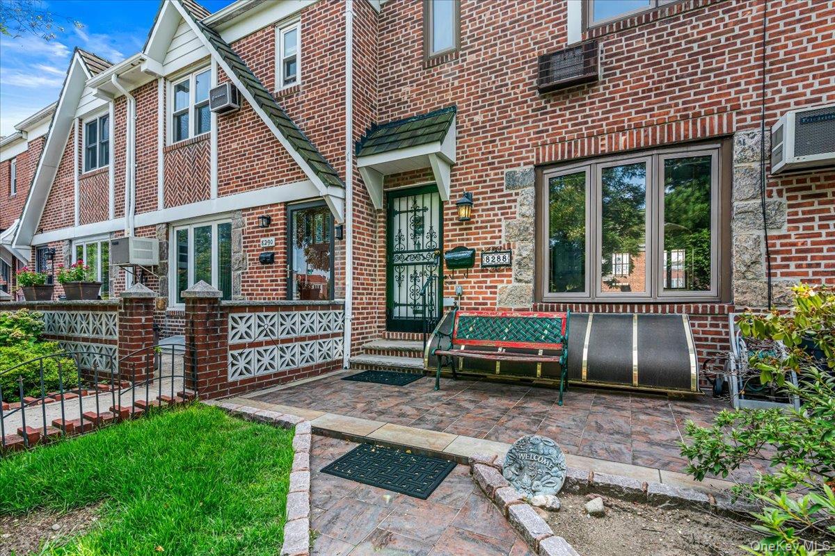 Single Family 61st Road  Queens, NY 11379, MLS-1039660-25