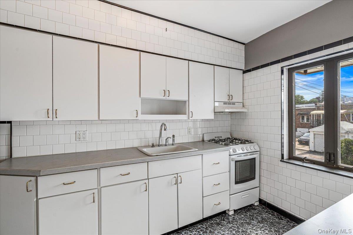 Single Family 61st Road  Queens, NY 11379, MLS-1039660-9