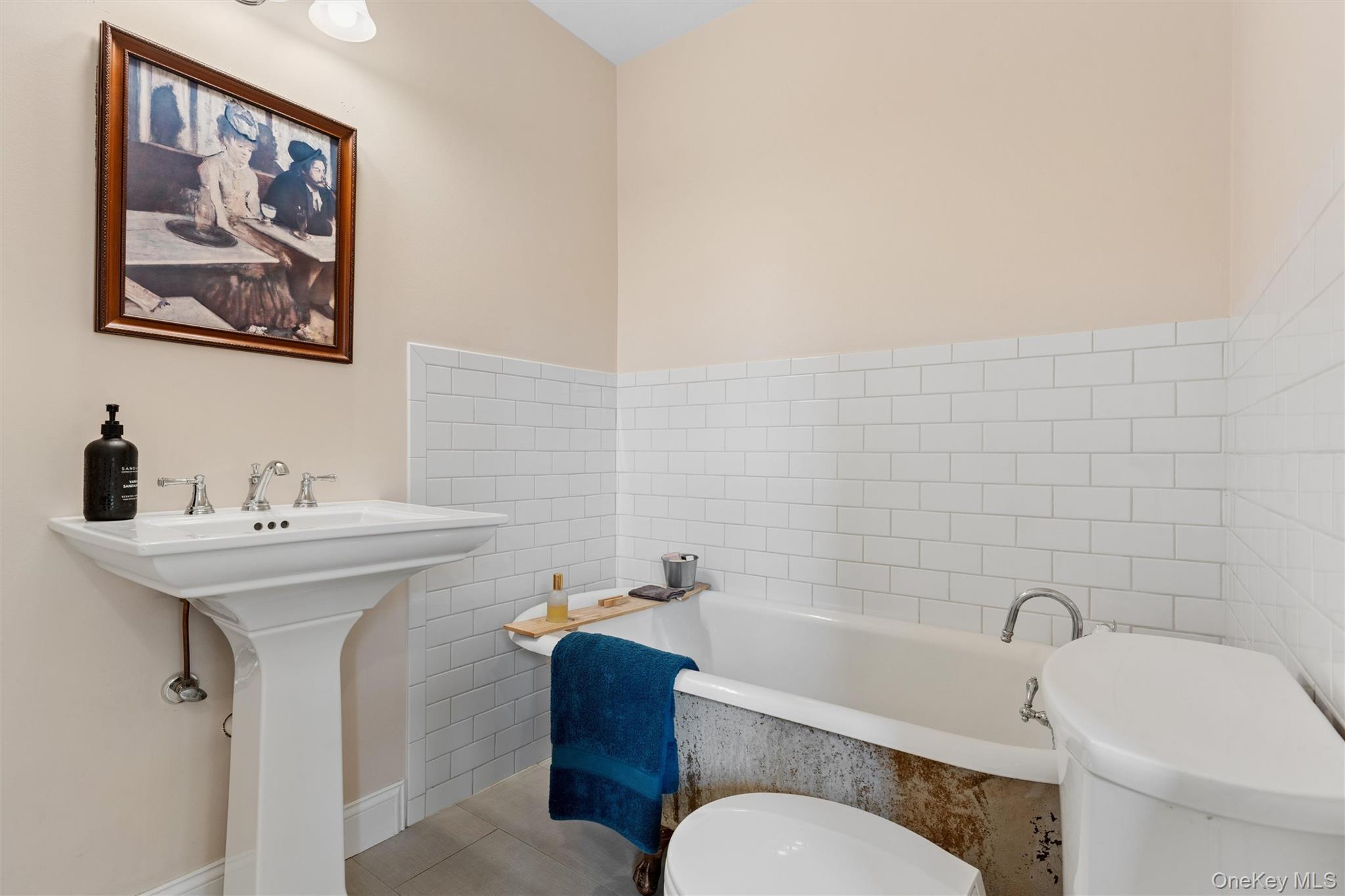 Single Family Islip Avenue Suffolk County, NY 11751, MLS-1039668-10