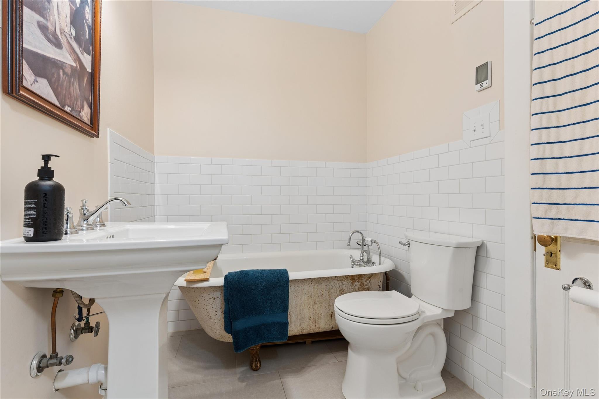 Single Family Islip Avenue Suffolk County, NY 11751, MLS-1039668-11