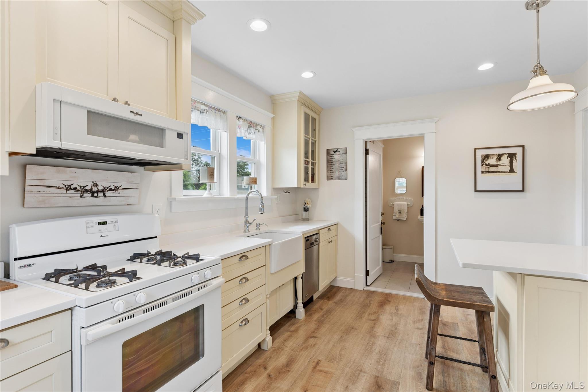 Single Family Islip Avenue Suffolk County, NY 11751, MLS-1039668-8