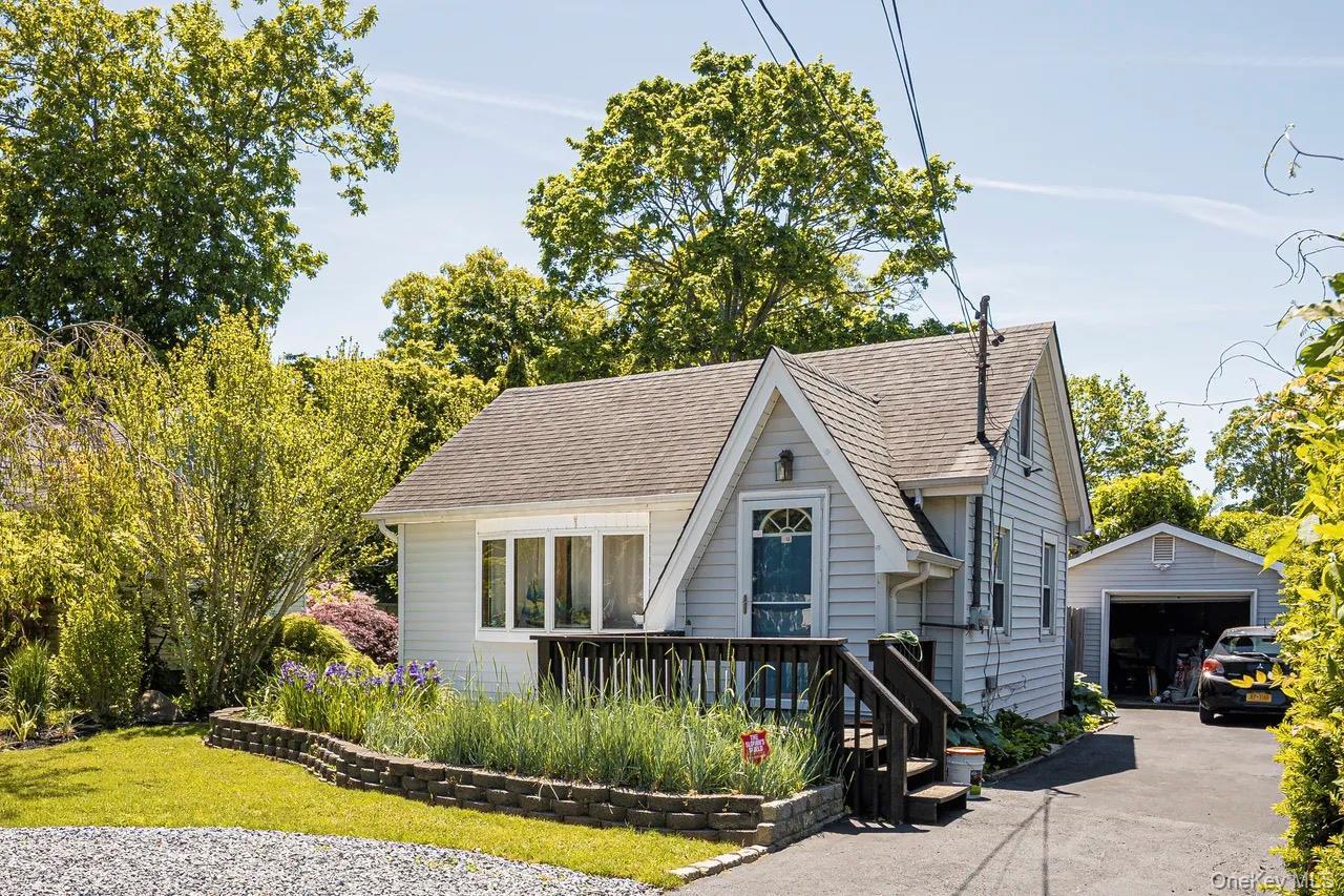 Single Family W Elm Road Suffolk County, NY 11951, MLS-1039676-18