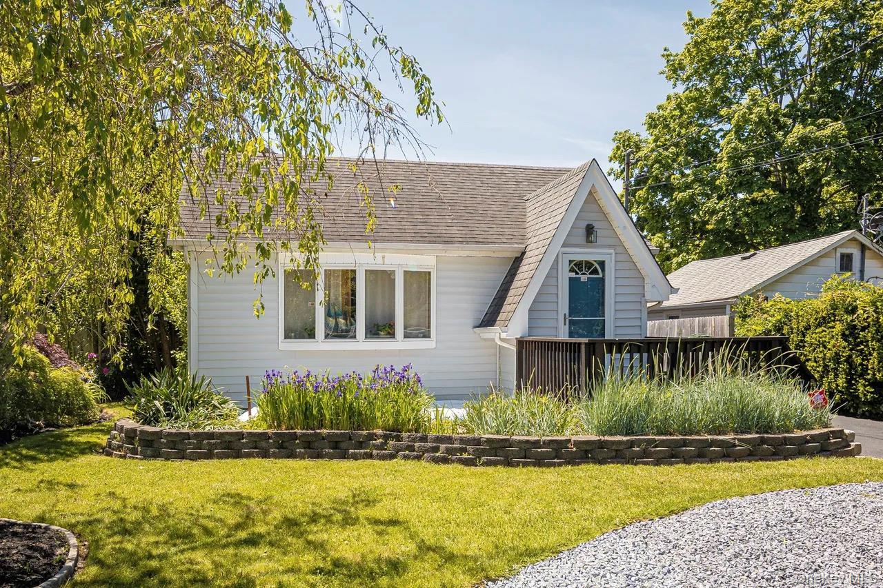 Single Family W Elm Road Suffolk County, NY 11951, MLS-1039676-19