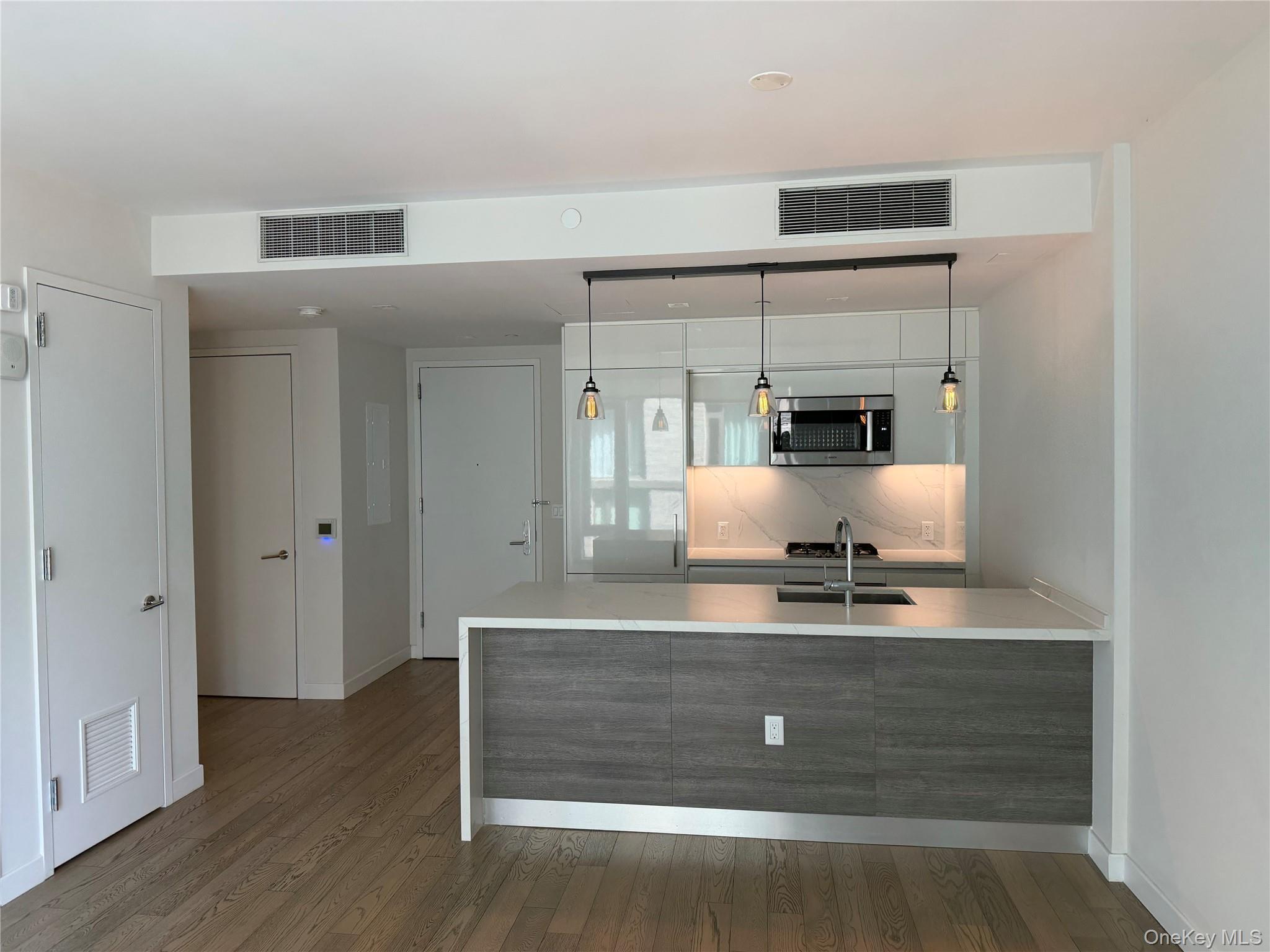 Apartment W 43rd Street Manhattan, NY 10036, MLS-1039684-3