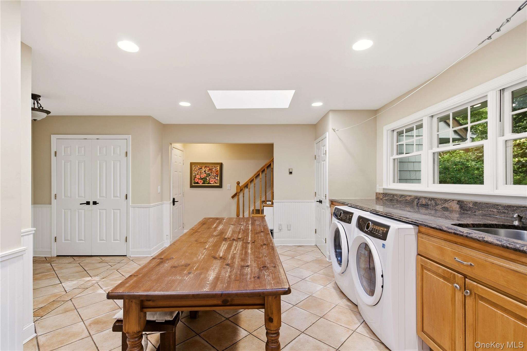 Single Family Crosby Place Suffolk County, NY 11724, MLS-1039686-15