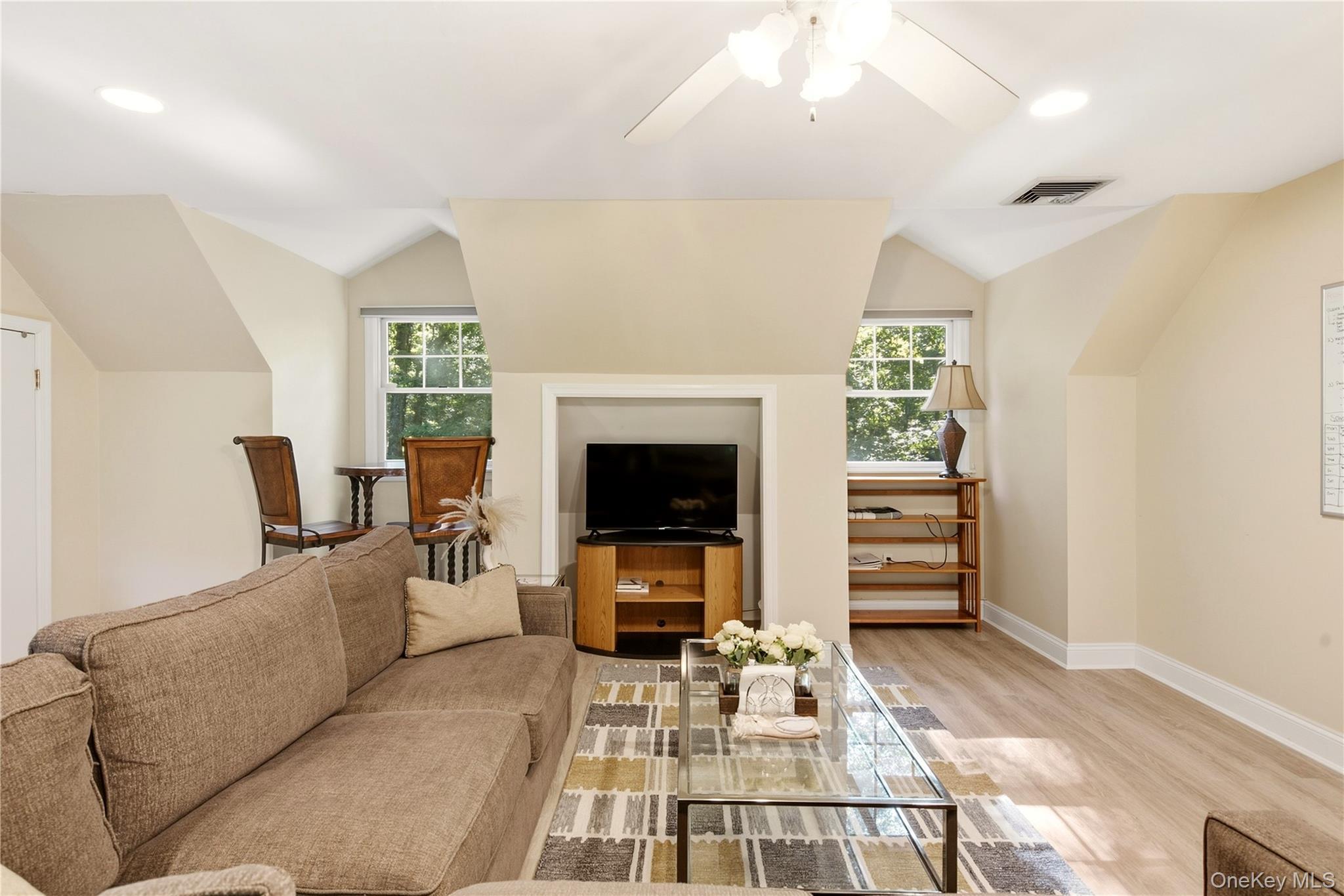 Single Family Crosby Place Suffolk County, NY 11724, MLS-1039686-27