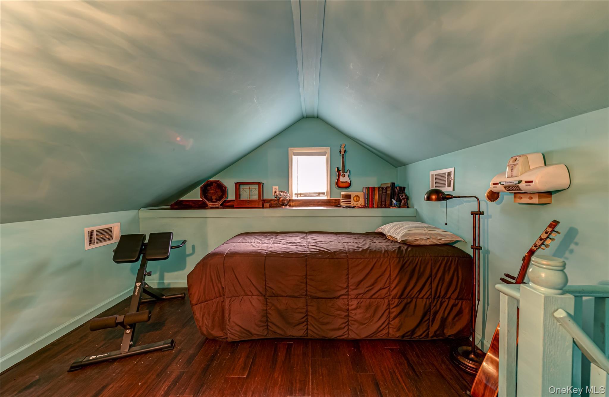 Single Family Brooklyn Boulevard Suffolk County, NY 11718, MLS-1039689-12