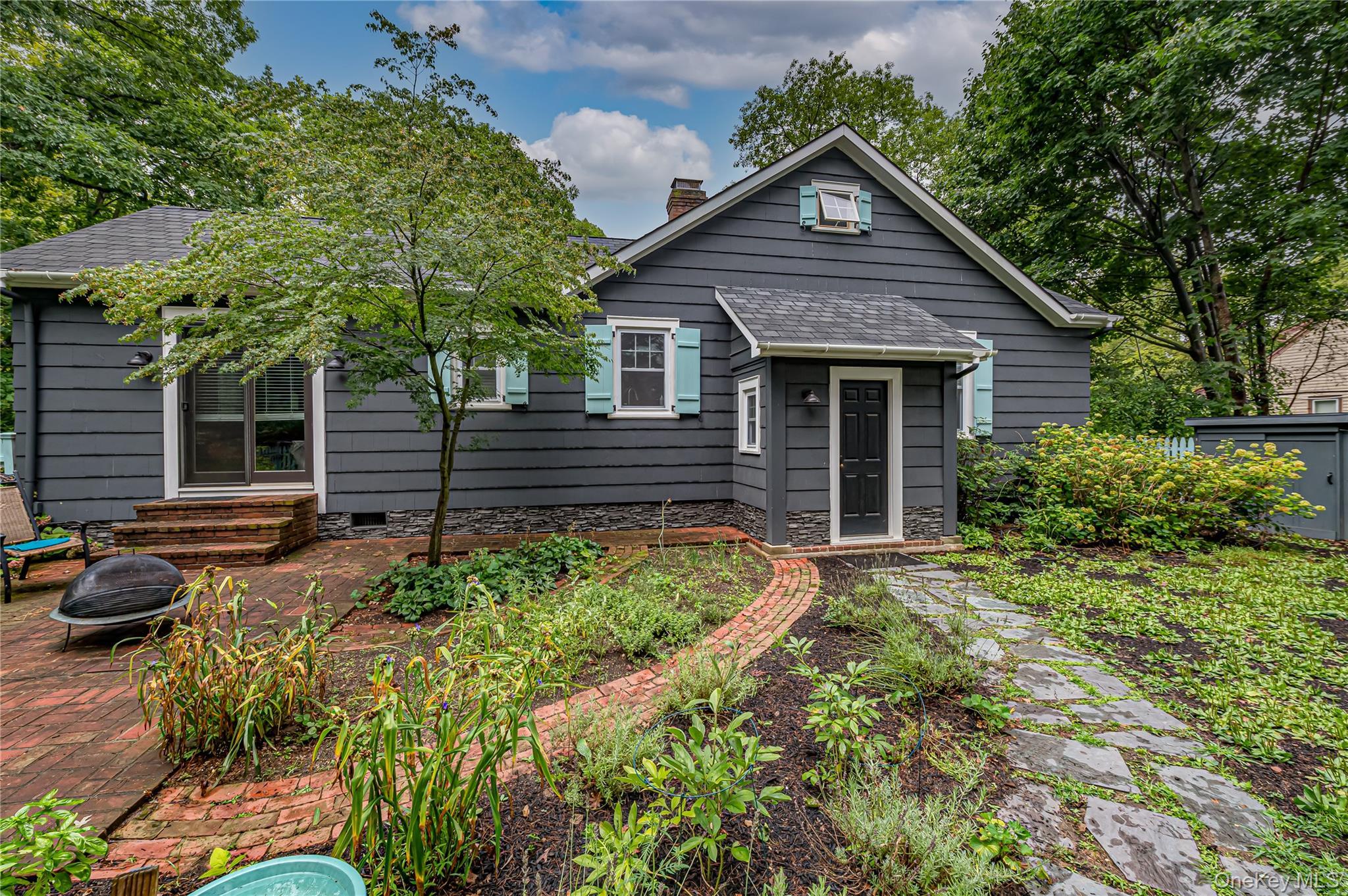 Single Family Brooklyn Boulevard Suffolk County, NY 11718, MLS-1039689-15