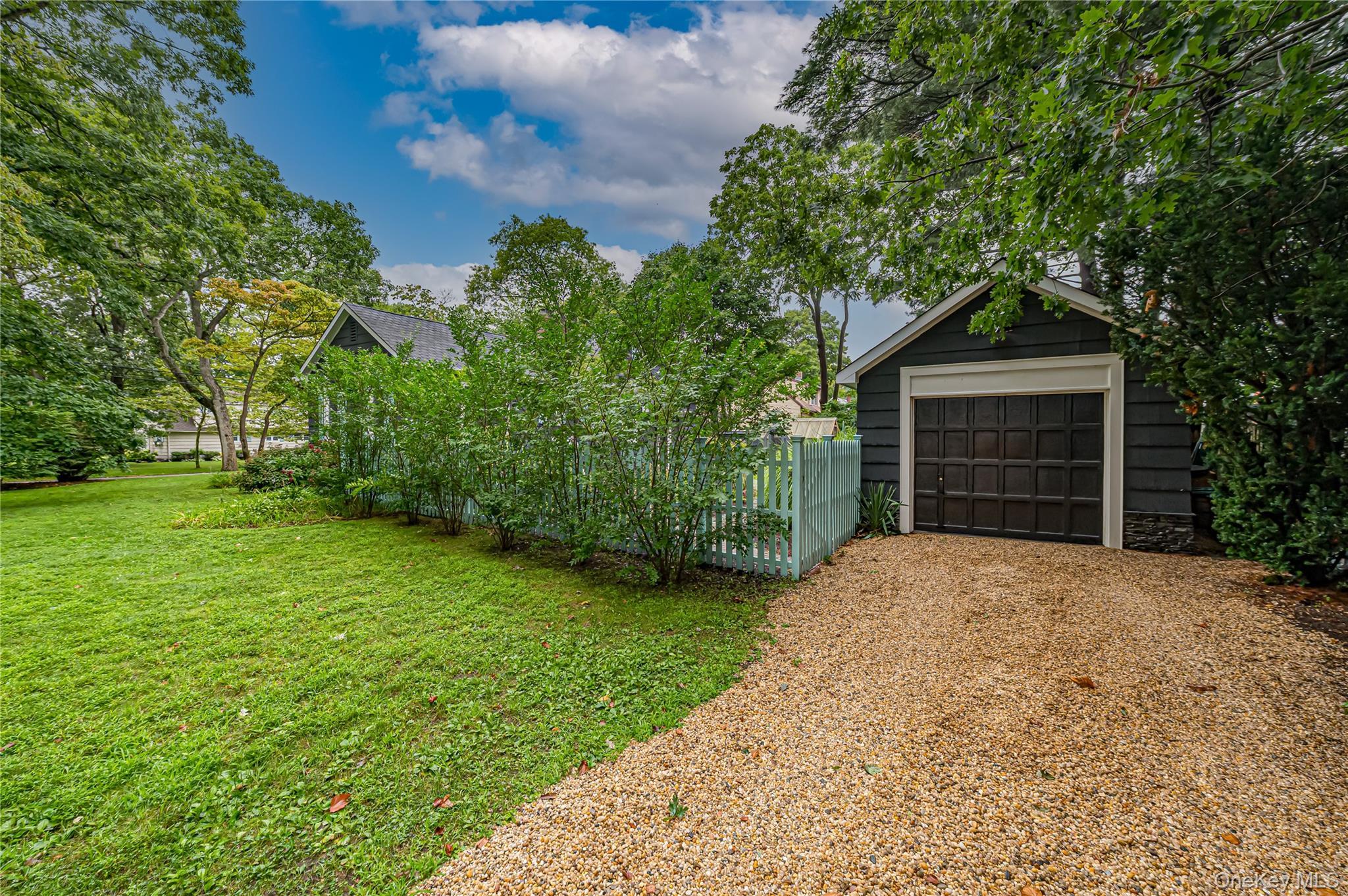 Single Family Brooklyn Boulevard Suffolk County, NY 11718, MLS-1039689-17