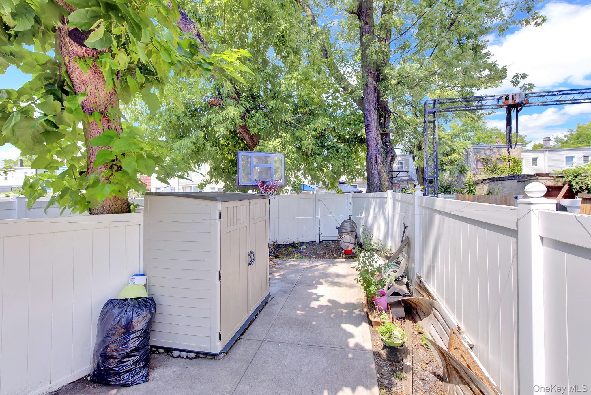 Single Family 118th Avenue Queens, NY 11434, MLS-1039708-10