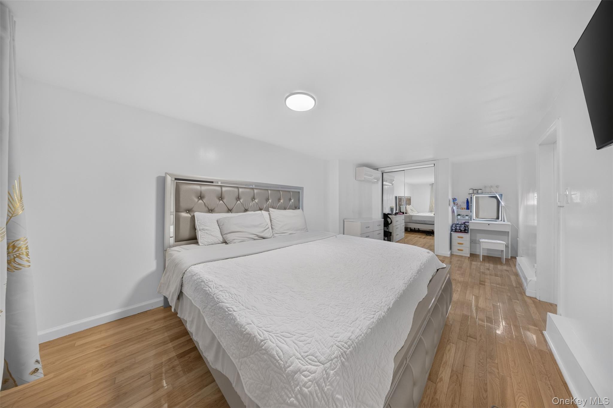 Single Family 69th Avenue Queens, NY 11364, MLS-1039714-17