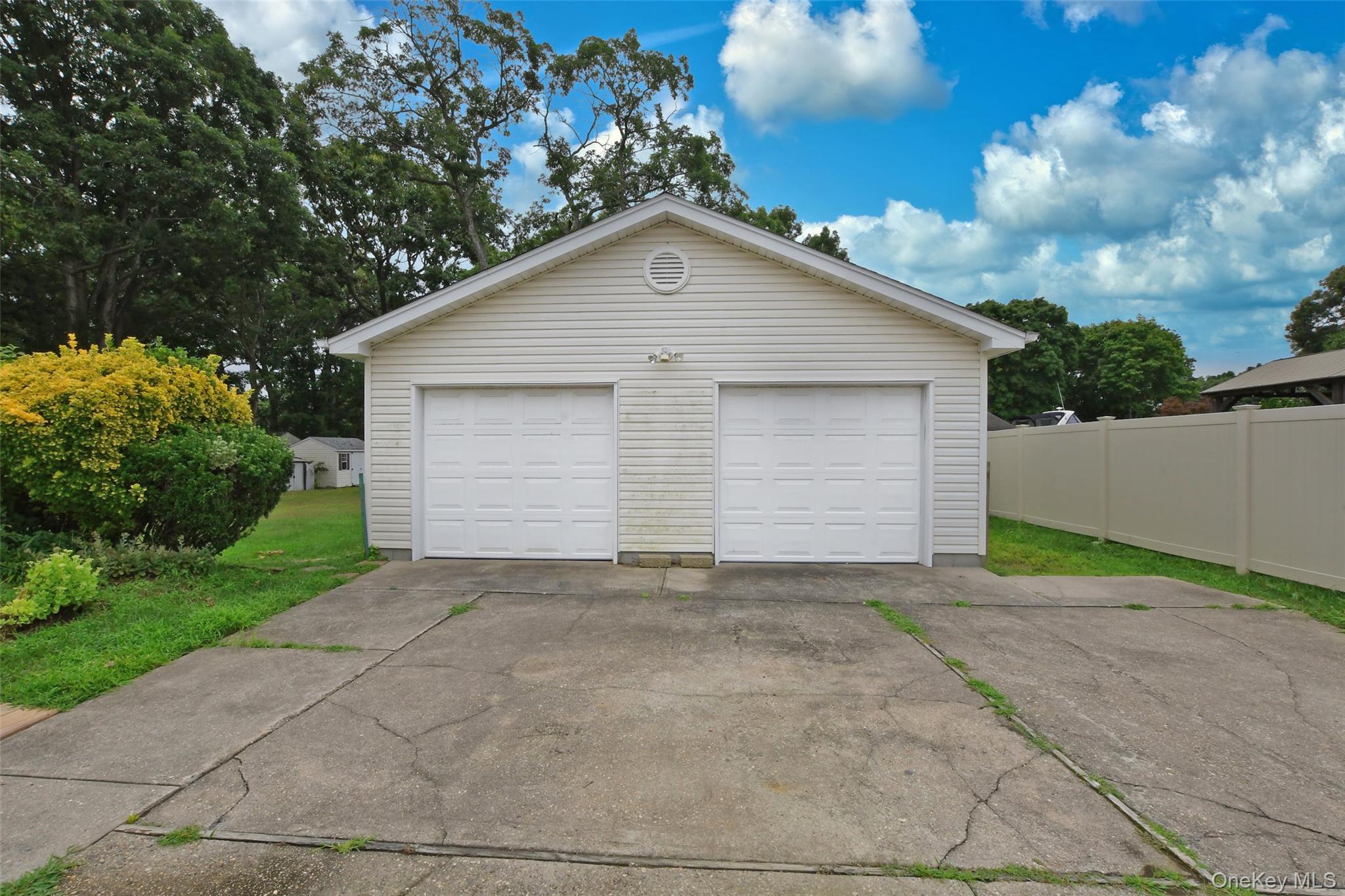 Single Family Island Boulevard Suffolk County, NY 11716, MLS-1039726-16