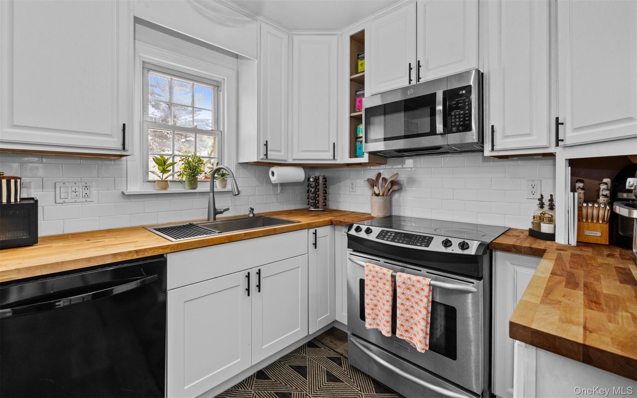 Single Family W Neck Road  Suffolk County, NY 11743, MLS-1039742-10