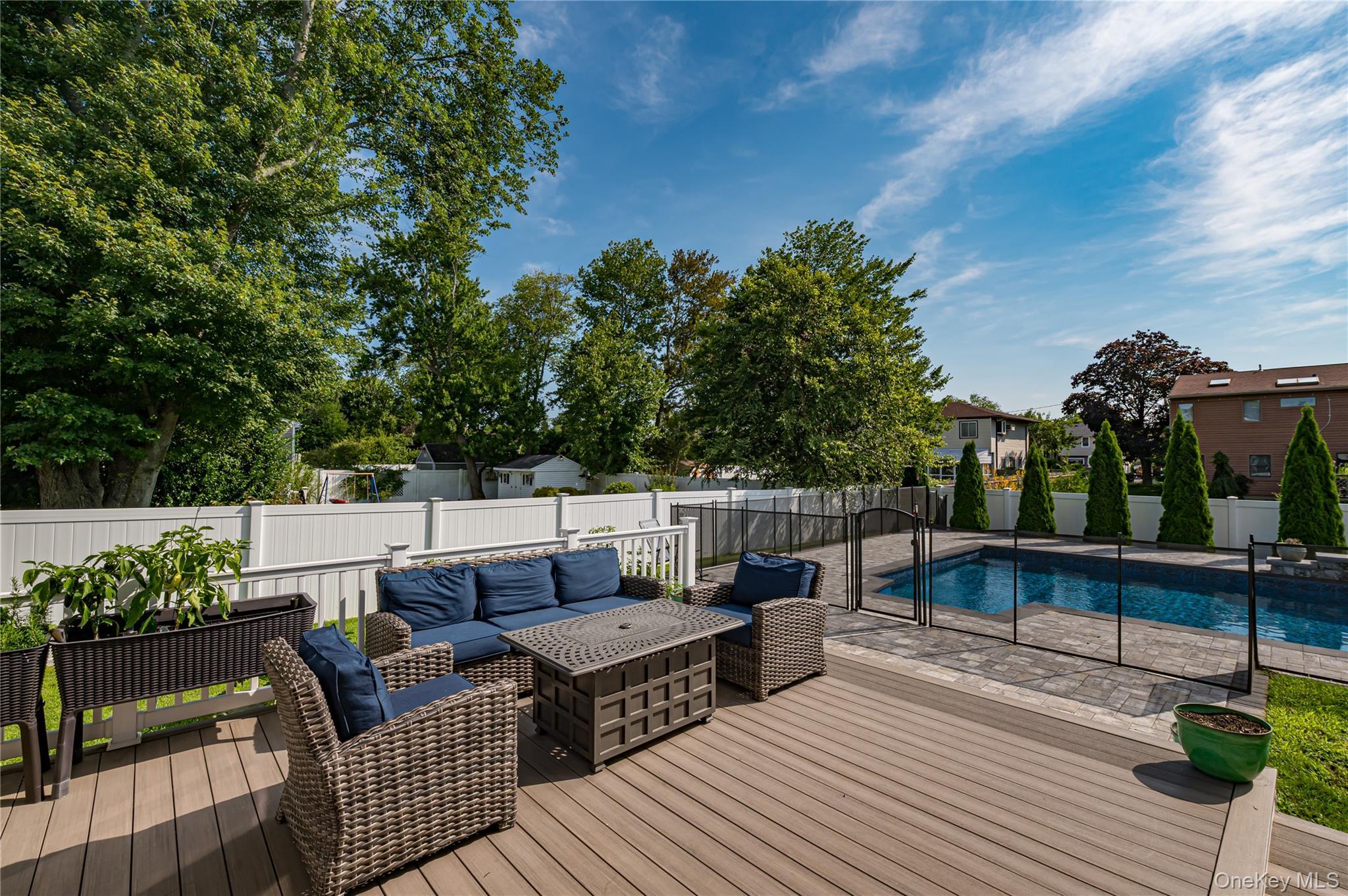Single Family Pepperidge Road Suffolk County, NY 11769, MLS-1039743-30