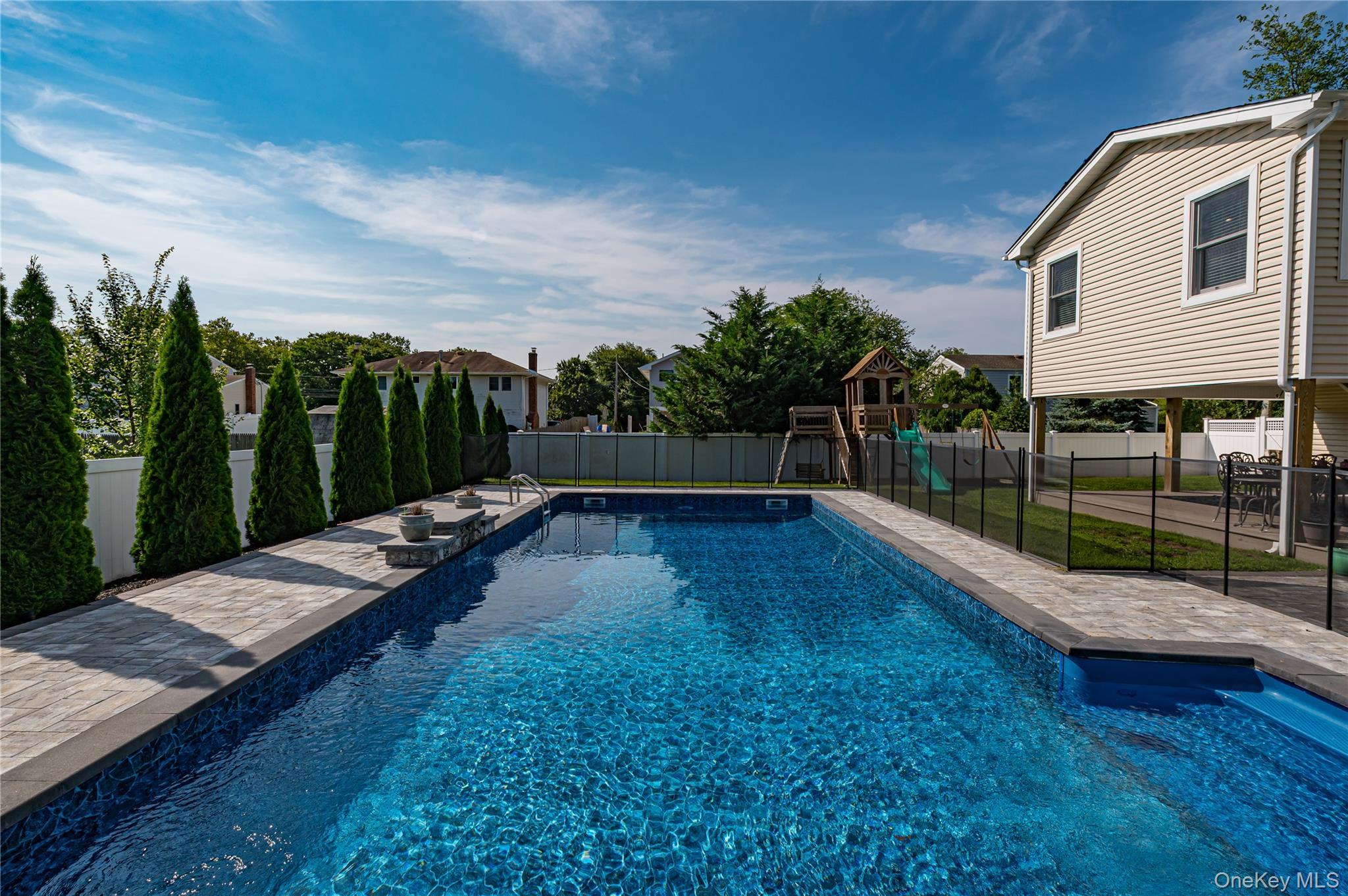 Single Family Pepperidge Road Suffolk County, NY 11769, MLS-1039743-33