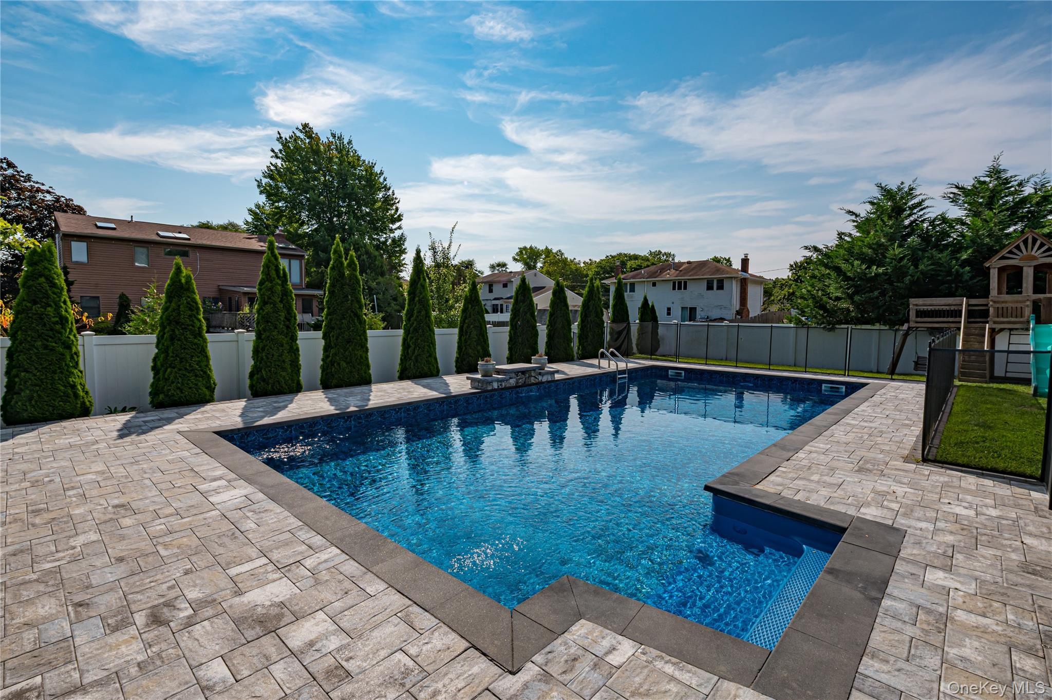 Single Family Pepperidge Road Suffolk County, NY 11769, MLS-1039743-34