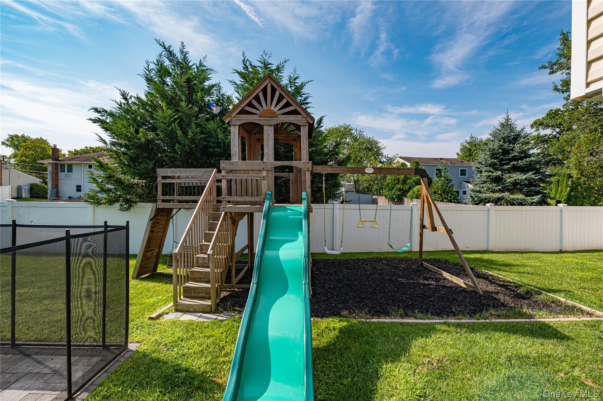 Single Family Pepperidge Road  Suffolk County, NY 11769, MLS-1039743-36