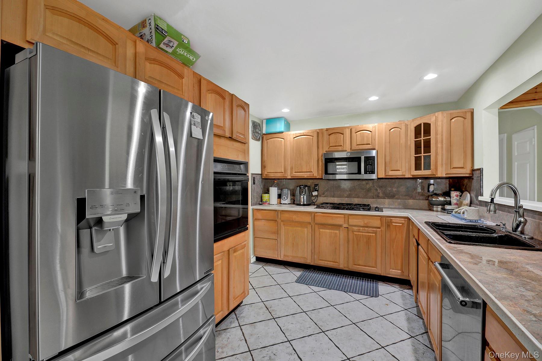 Single Family Madison Street Nassau County, NY 11003, MLS-1039752-6