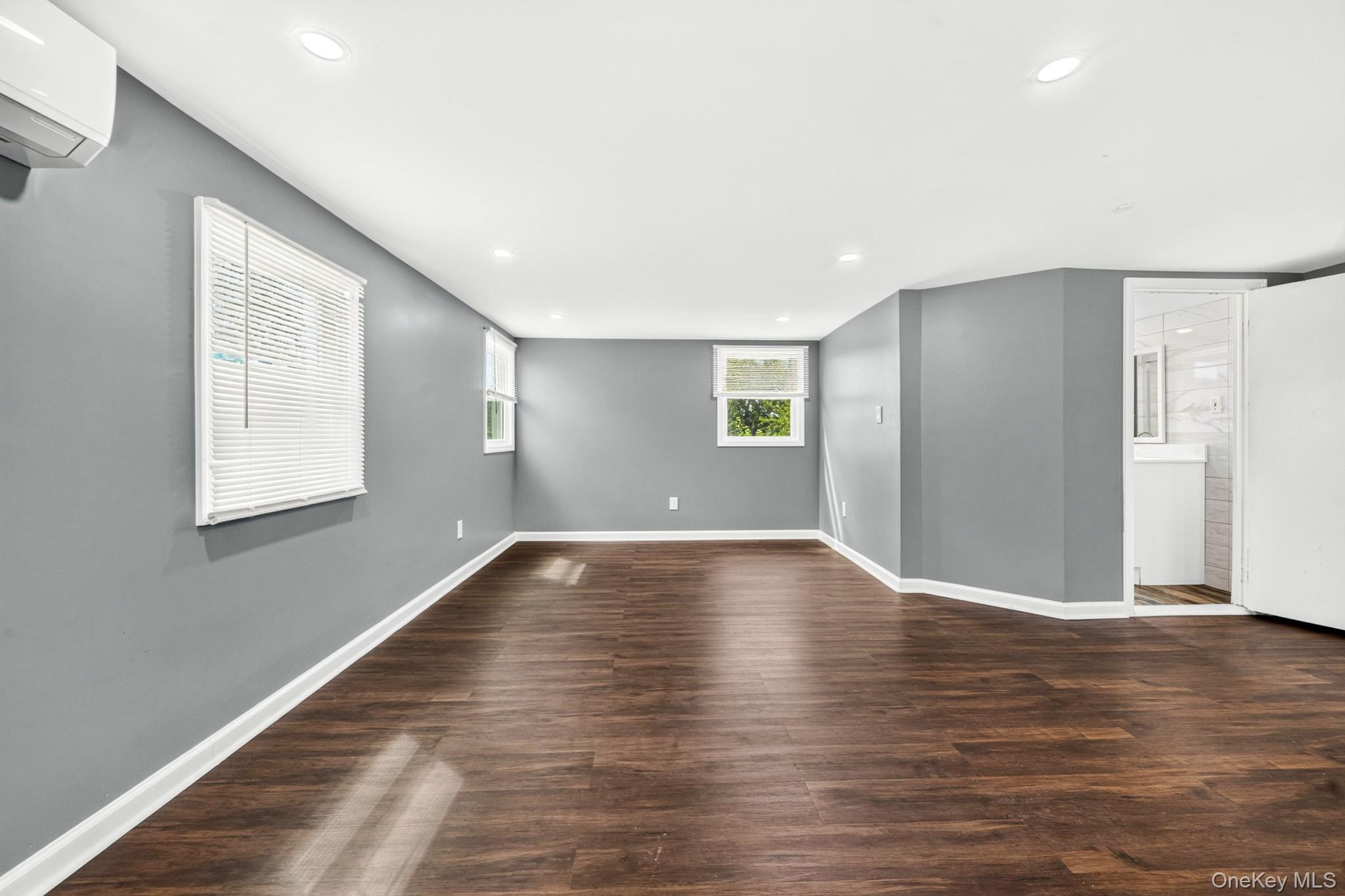 Single Family Park Court  Nassau County, NY 11735, MLS-1039758-25