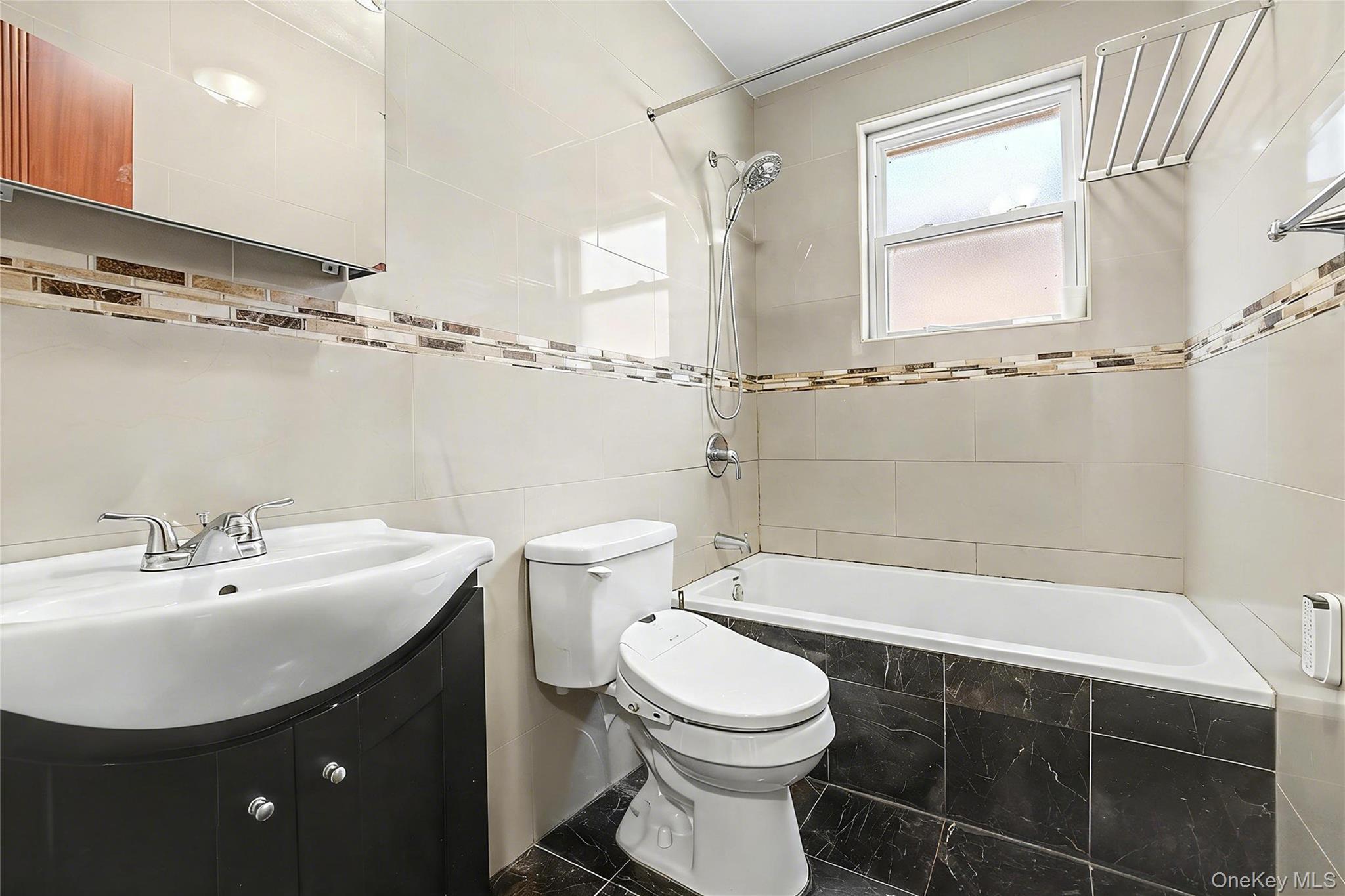 Single Family 77th Road Queens, NY 11366, MLS-1039771-19