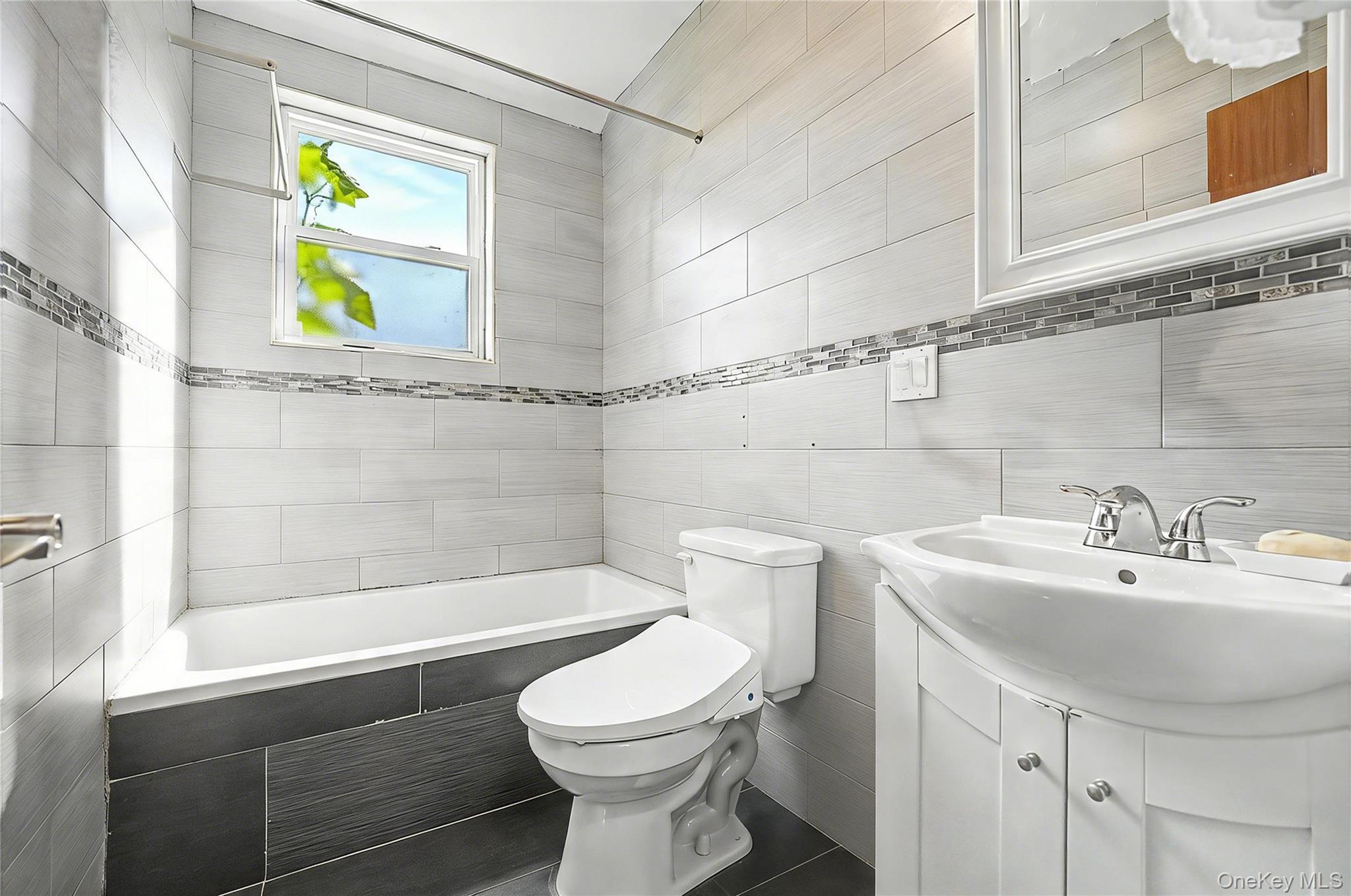 Single Family 77th Road Queens, NY 11366, MLS-1039771-20