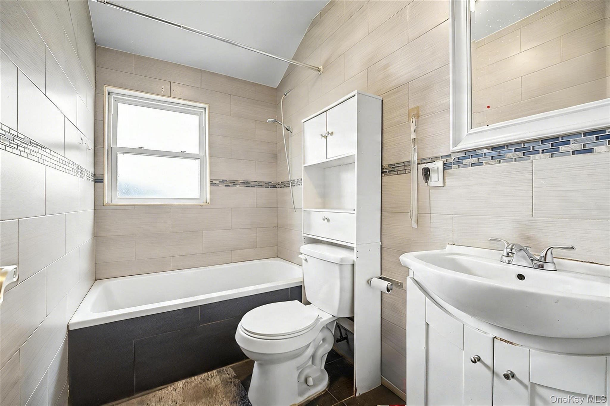Single Family 77th Road Queens, NY 11366, MLS-1039771-21