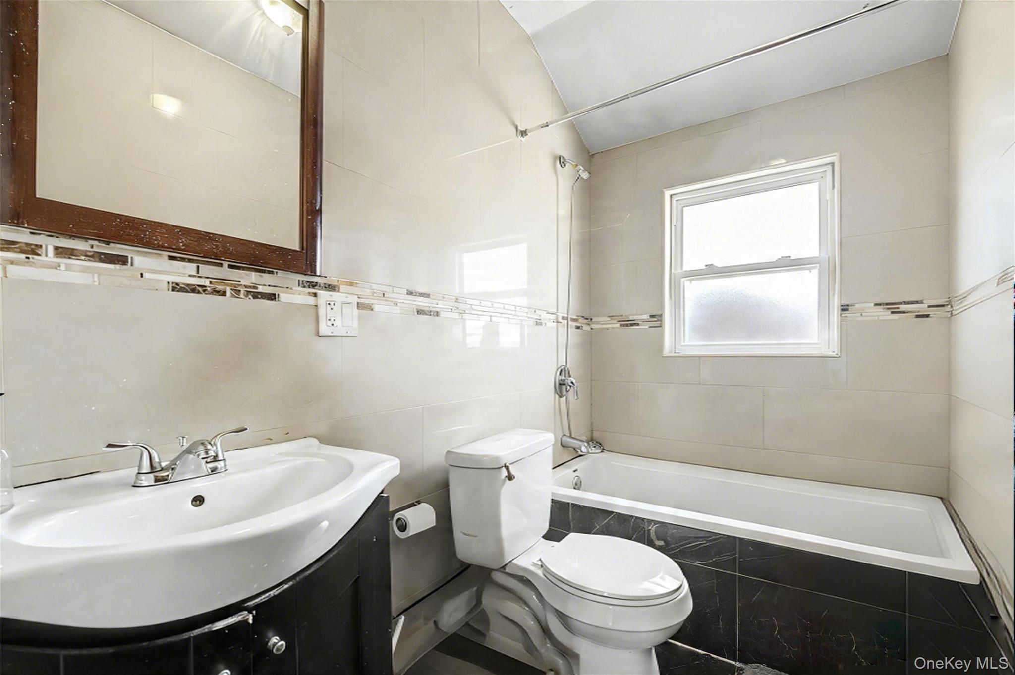 Single Family 77th Road Queens, NY 11366, MLS-1039771-22