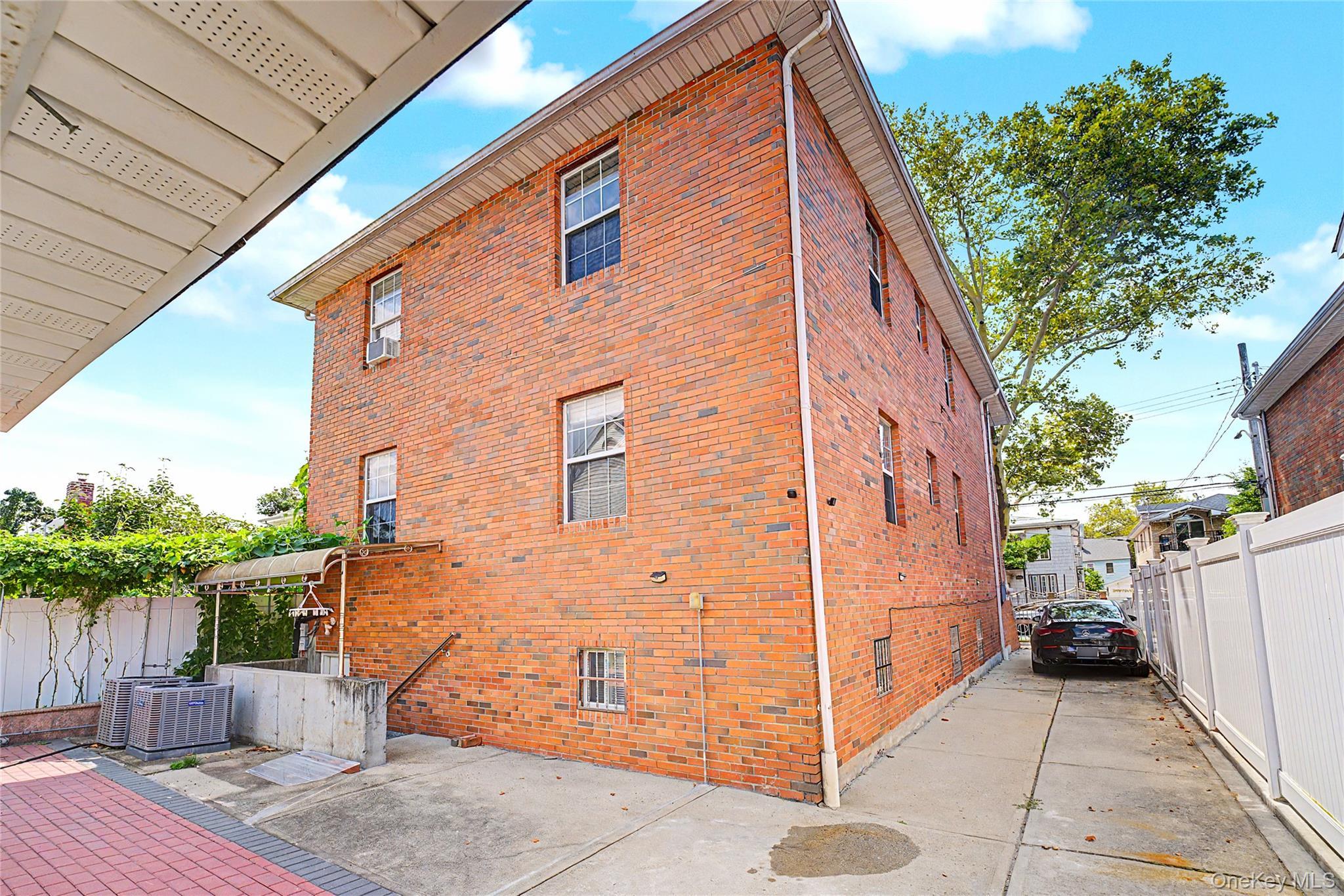 Single Family 77th Road Queens, NY 11366, MLS-1039771-24