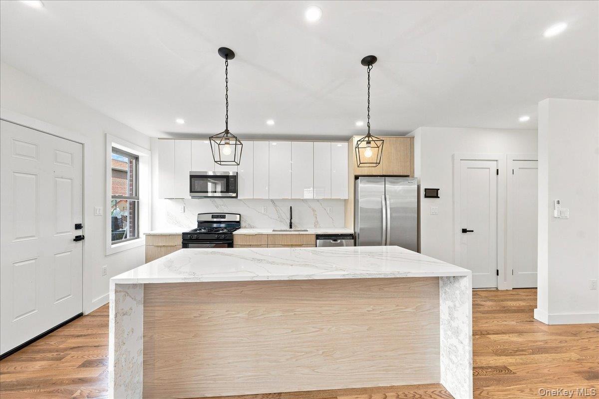Single Family Pelham Parkway N Bronx, NY 10469, MLS-1039773-11