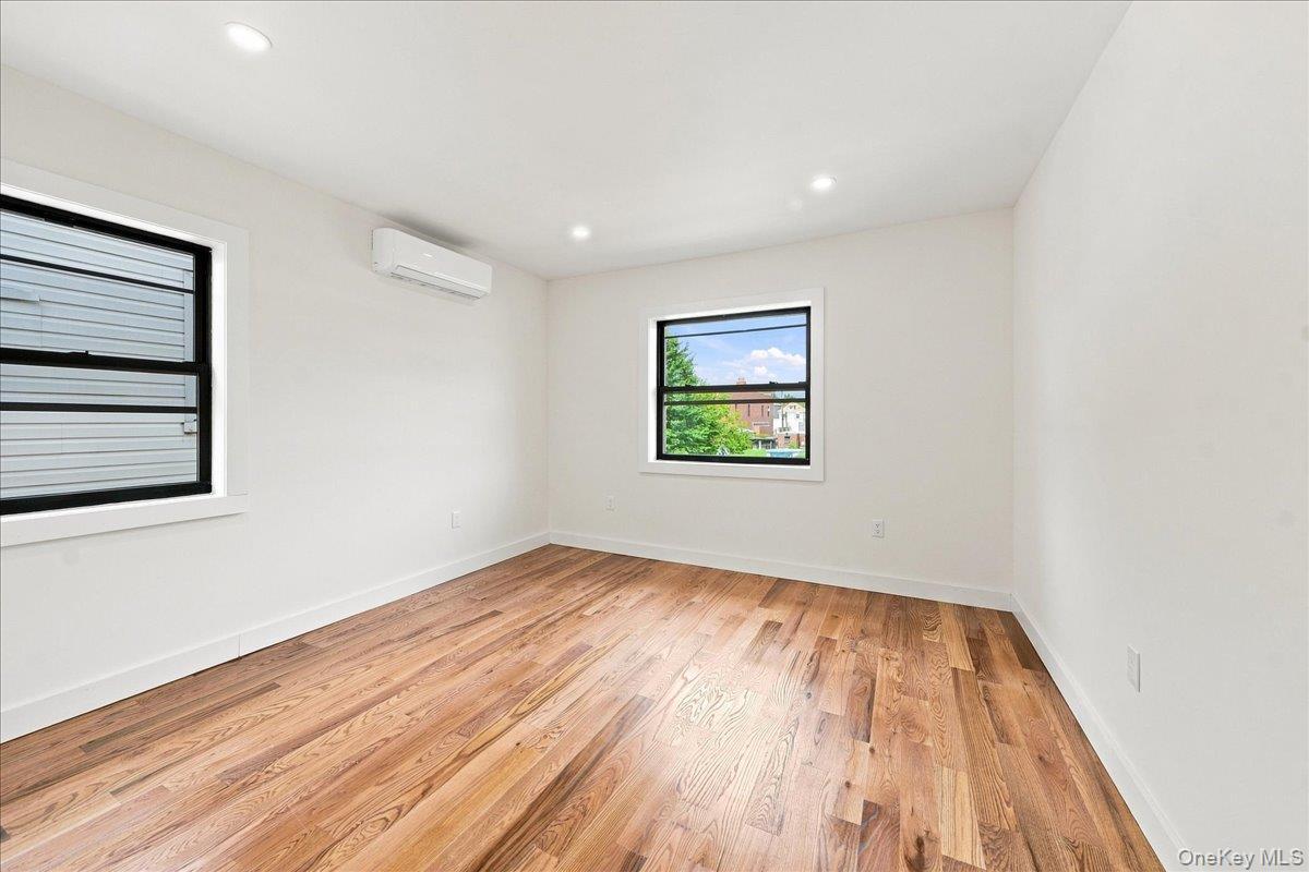 Single Family Pelham Parkway N Bronx, NY 10469, MLS-1039773-20