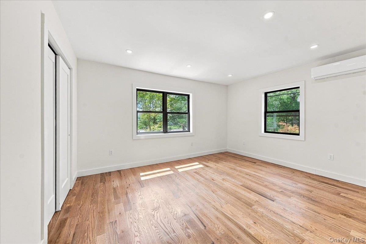 Single Family Pelham Parkway N Bronx, NY 10469, MLS-1039773-21