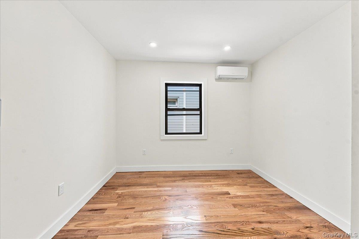 Single Family Pelham Parkway N Bronx, NY 10469, MLS-1039773-22