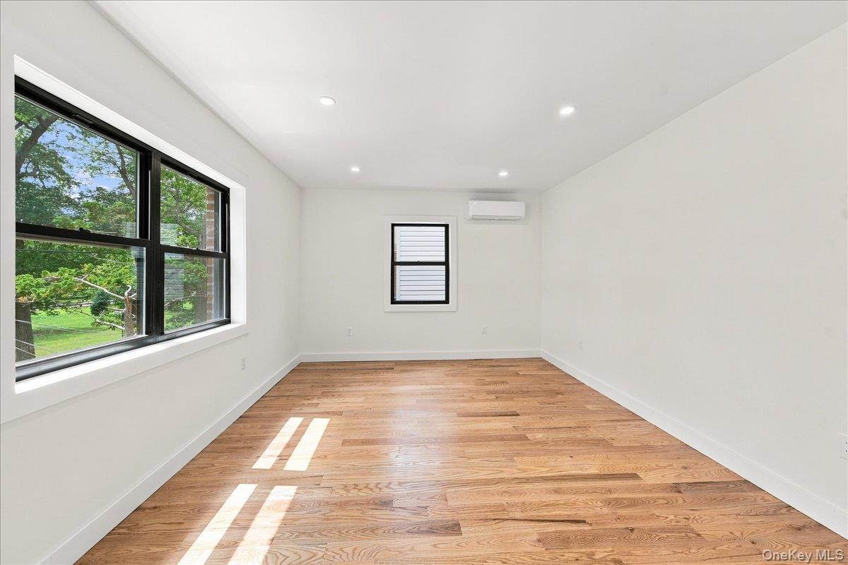 Single Family Pelham Parkway N Bronx, NY 10469, MLS-1039773-23