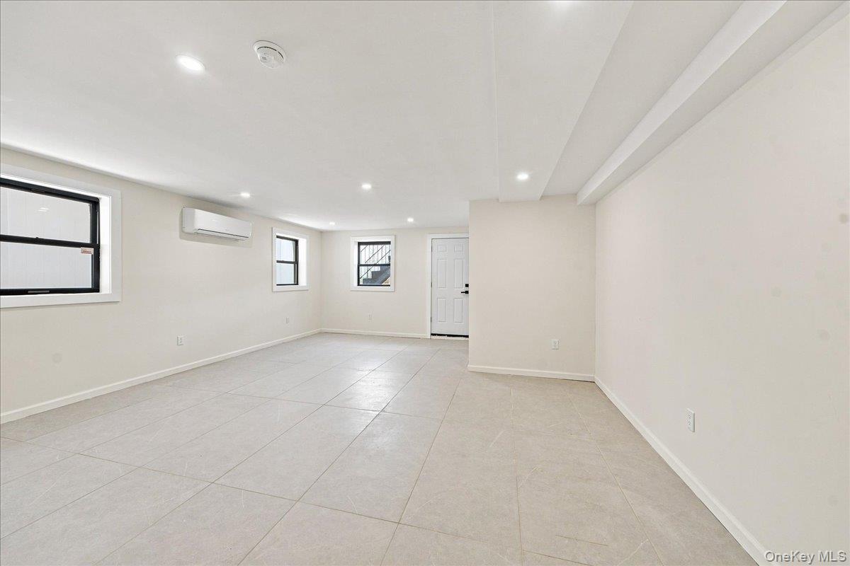 Single Family Pelham Parkway N Bronx, NY 10469, MLS-1039773-26