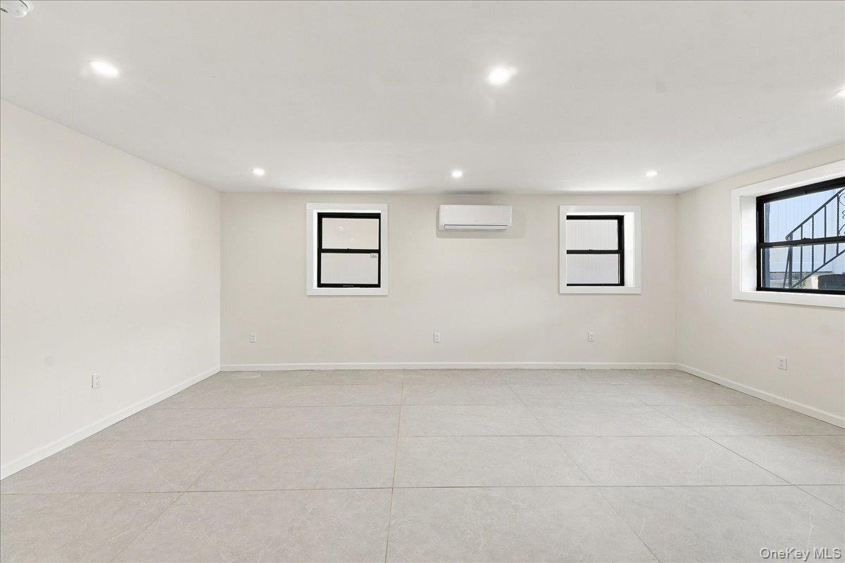 Single Family Pelham Parkway N Bronx, NY 10469, MLS-1039773-27