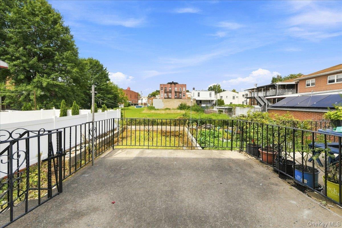 Single Family Pelham Parkway N Bronx, NY 10469, MLS-1039773-5