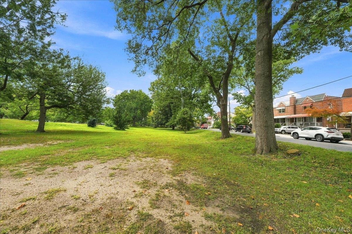 Single Family Pelham Parkway N Bronx, NY 10469, MLS-1039773-6
