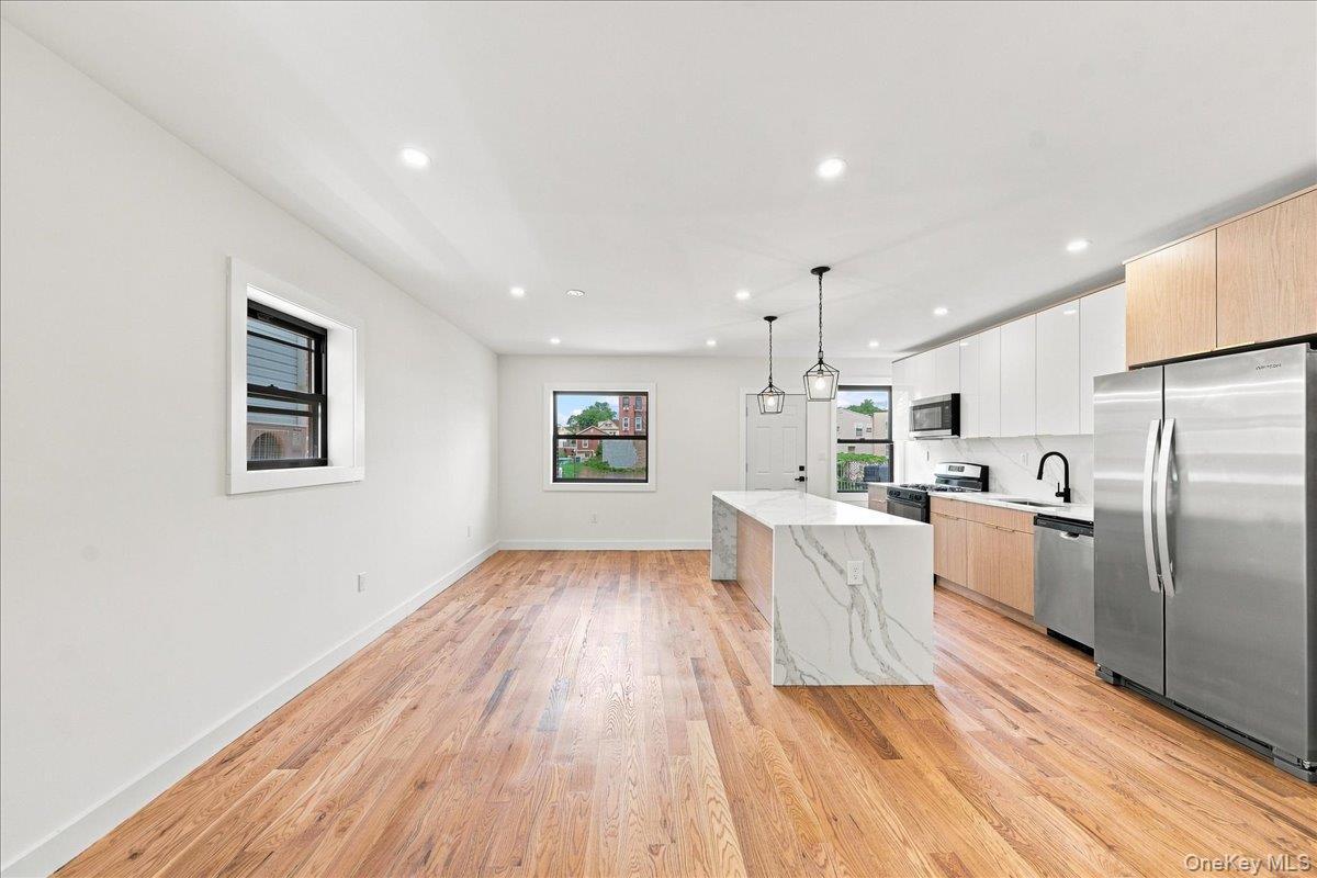 Single Family Pelham Parkway N Bronx, NY 10469, MLS-1039773-8