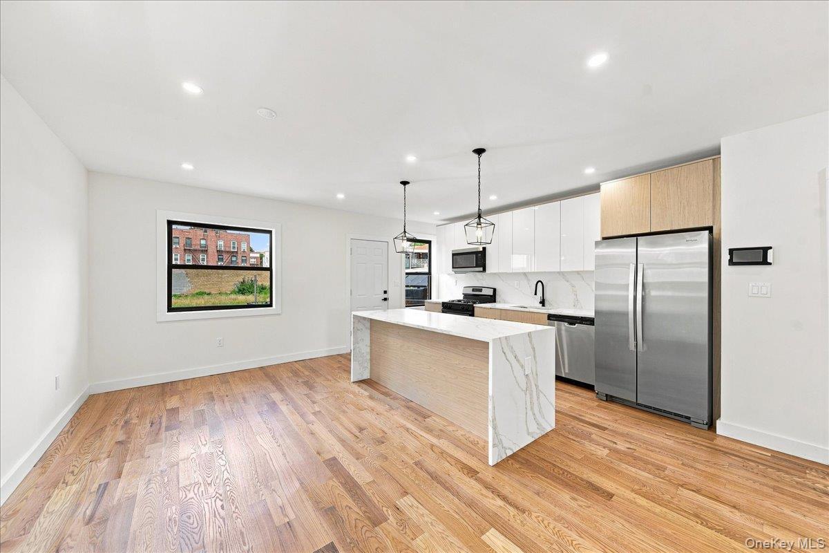 Single Family Pelham Parkway N Bronx, NY 10469, MLS-1039773-9