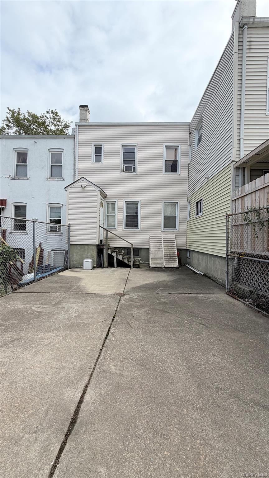 Single Family 95th Avenue  Queens, NY 11416, MLS-1039806-4