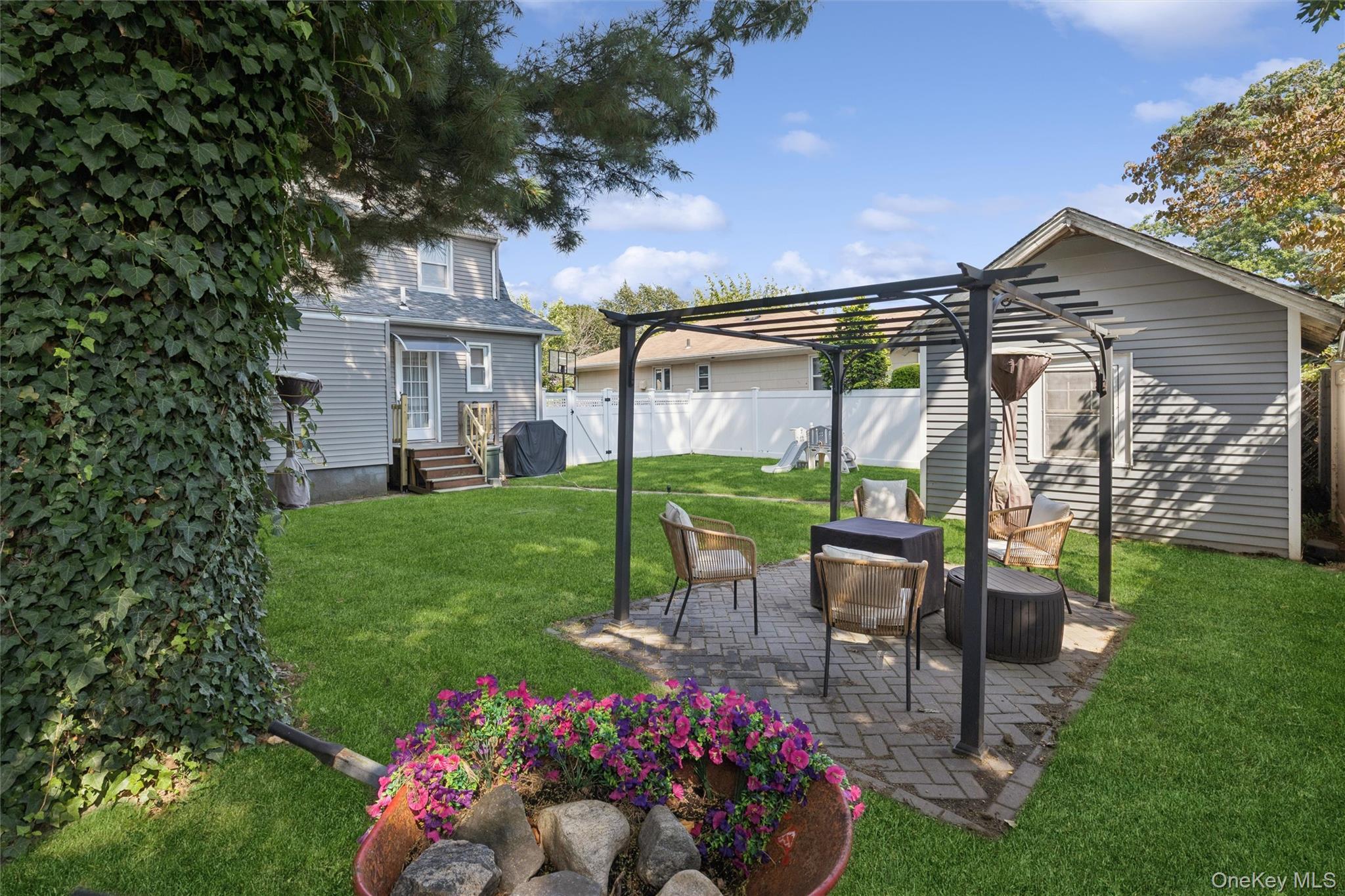 Single Family Clinton Street  Nassau County, NY 11710, MLS-1039809-24