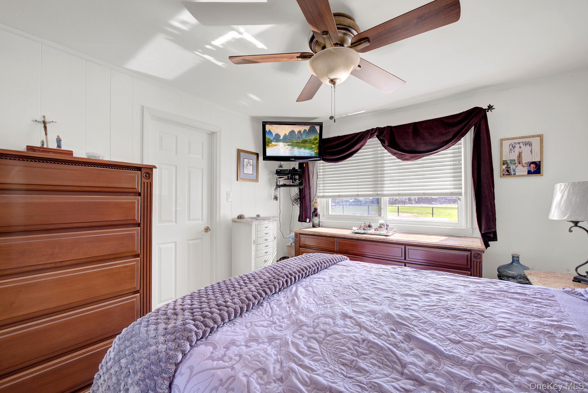 Single Family Suffolk Road  Nassau County, NY 11558, MLS-1039818-12